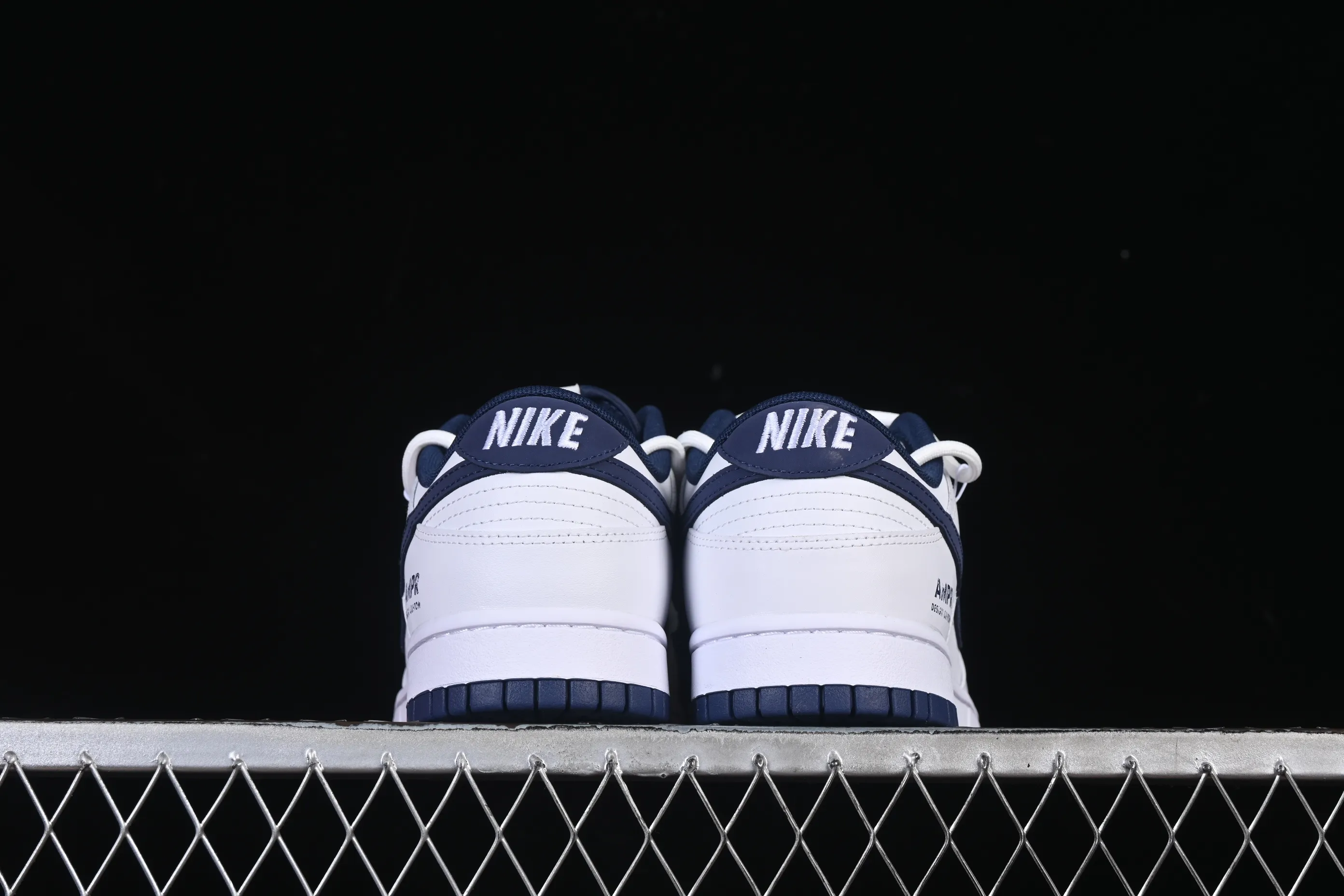 All Categories Nk SB Dunk Series Nk SB Dunk Low High-end Customized Low-top Shoes Nike SB Dunk Low "Just Do It" Straps Anniversary High-end Customized Low-top Casual Shoes WB0620-118